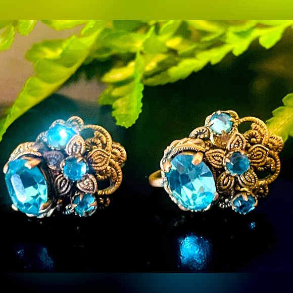 Antique Czech Aquamarine Blue Rhinestone Screw Back Earrings - Picture 2 of 8
